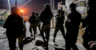 Zionist troops abduct 30 Palestinians across West Bank