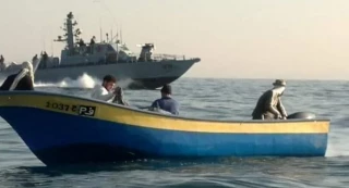 Israeli navy attacks Gaza fishing boats off the Gaza coast