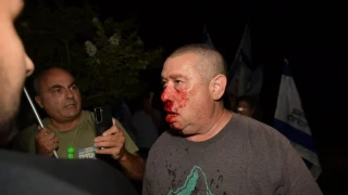 Zionist troops clash with protesters near Netanyahu's residence