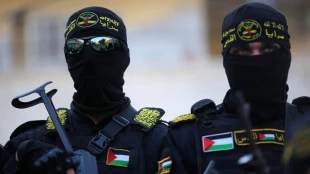 بر خلاف میل رام الله و تشکیلات خودگردان محمود عباس:

تازه ترین نظرسنجی: 80 درصد فلسطینیان تقویت گروه‌های مقاومتی اسلامی را کلید پایان اشغالگری اسرائیل می‌دانند/ تشکیلات خودگردان حق بازداشت اعضای جهاد اسلامی و حماس را ندارد 2