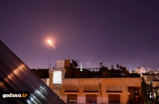 عناوین اخبار وبگاه‌ها و روزنامه های فلسطینی/ 28 تیرماه

زخمی شدن 2 سرباز سوری در پی حملات هوایی اسرائیل به حومه دمشق/ بازداشت فلسطینیان در کرانه باختری/ ادامه تظاهرات علیه نتانیاهو و اعتصاب 160 افسرهوایی ارتش رژیم اشغالگر/ ایران؛ محور دیدار بایدن و رئیس رژیم صهیونیستی