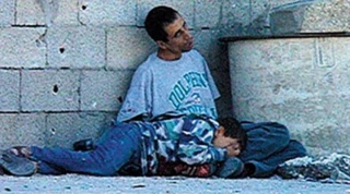 أمام أعين العالم.. 23 عاماً على استشهاد محمد الدرة بجانب والده في غزة