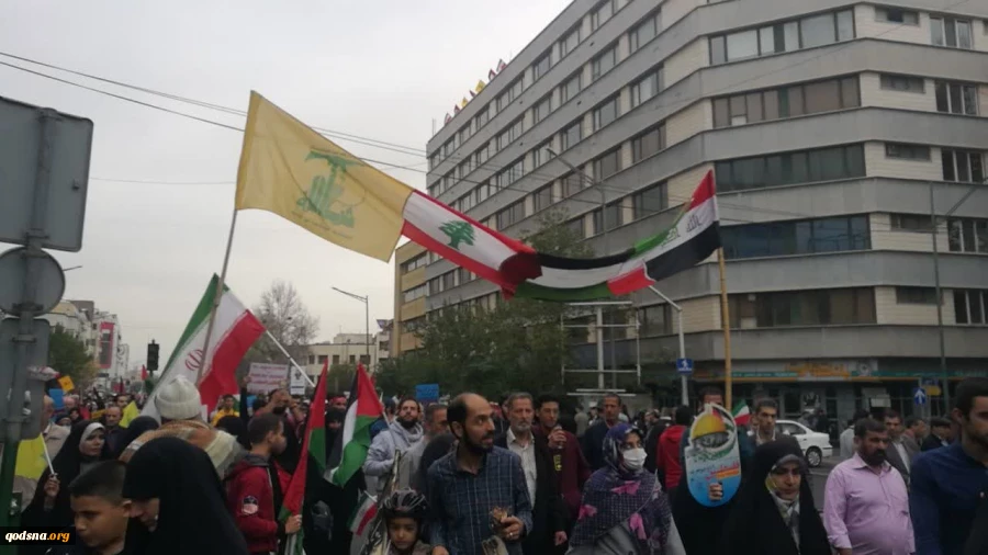 شرکت کنندگان در راهپیمایی مردمی حمایت از فلسطین در تهران

پیام شرگت کنندگان در راهپیمایی: امروز جنایت صهیونیست ها بر همه معلوم شده/ مادران فلسطینی مقاومت کنند که پیروزی نزدیک است/ انشالله بعد از این راهپیمایی دیگر قدس آزاد شده باشد. 2