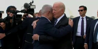 با چهره ای سرد؛

 رئیس جمهور آمریکا وارد فلسطین اشغالی شد/ بایدن اشغالگران صهیونیست را قهرمان توصیف کرد