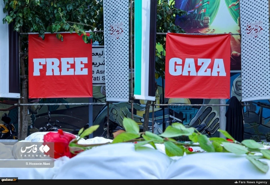 نشر جثامين رمزية لشهداء غزة الاطفال في ميدان فلسطين وسط طهران 7
