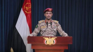 القوات المسلحة اليمنية تعلن استهداف سفينتين إسرائيليتين في باب المندب