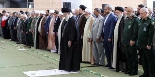 رهبر انقلاب اسلامی در خطبه نماز عید فطر:

ماه رمضان امسال، حوادث خونبار غزه کام مسلمانان جهان را تلخ کرد/ لعنت خدا بر رژیم غاصب صهیونیست/ رژیم خبیث صهیونیستی باید تنبیه شود و‌ تنبیه خواهد شد