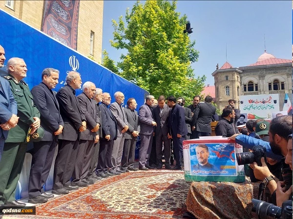 مراسم ادای احترام و تشییع پیکر شهید والامقام حسین امیرعبداللهیان در وزارت امور خارجه برگزار شد

پیکر امیر خدمت تا دقایقی دیگر در حرم مطهر حضرت عبدالعظیم حسنی(ع) آرام می گیرد 2