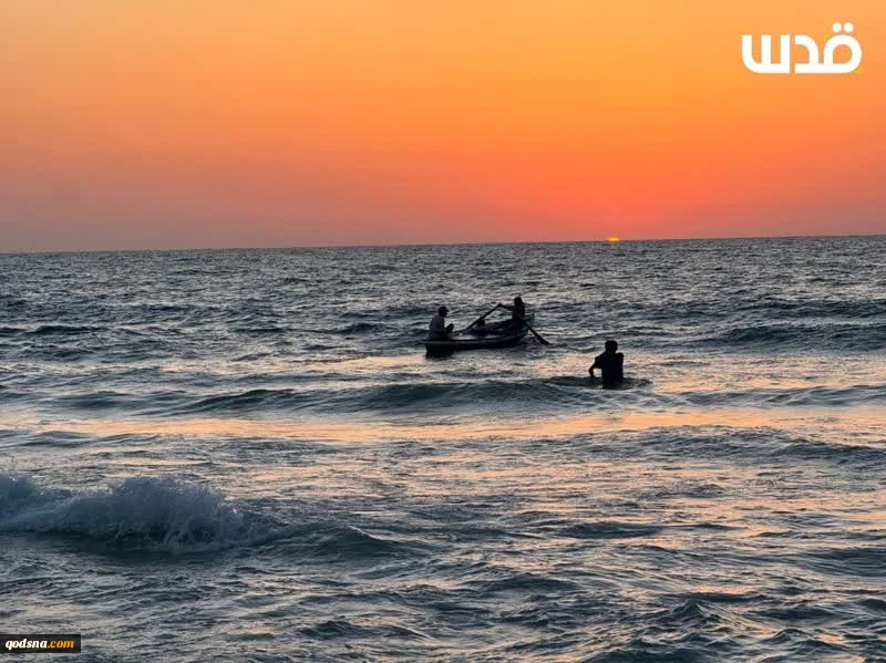 زندگی در غزه در جریان است

حضور آوارگان در ساحل خانیونس واقع در جنوب نوار غزه 2