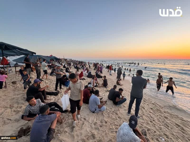 زندگی در غزه در جریان است

حضور آوارگان در ساحل خانیونس واقع در جنوب نوار غزه 2