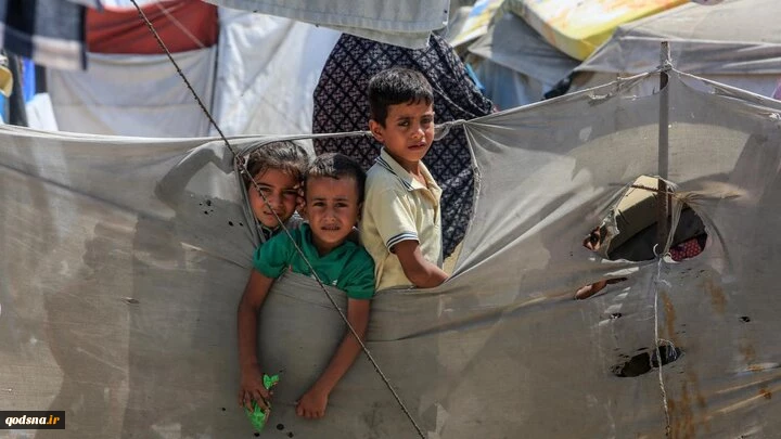 مسمومیت کودکان فلسطینی بر اثر خوردن برگ درختان 2