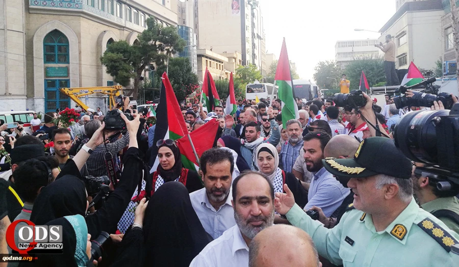 مراسم استقبال از خانواده‌های شهدا و بازماندگان مظلوم غزه در میدان فلسطین تهران 5