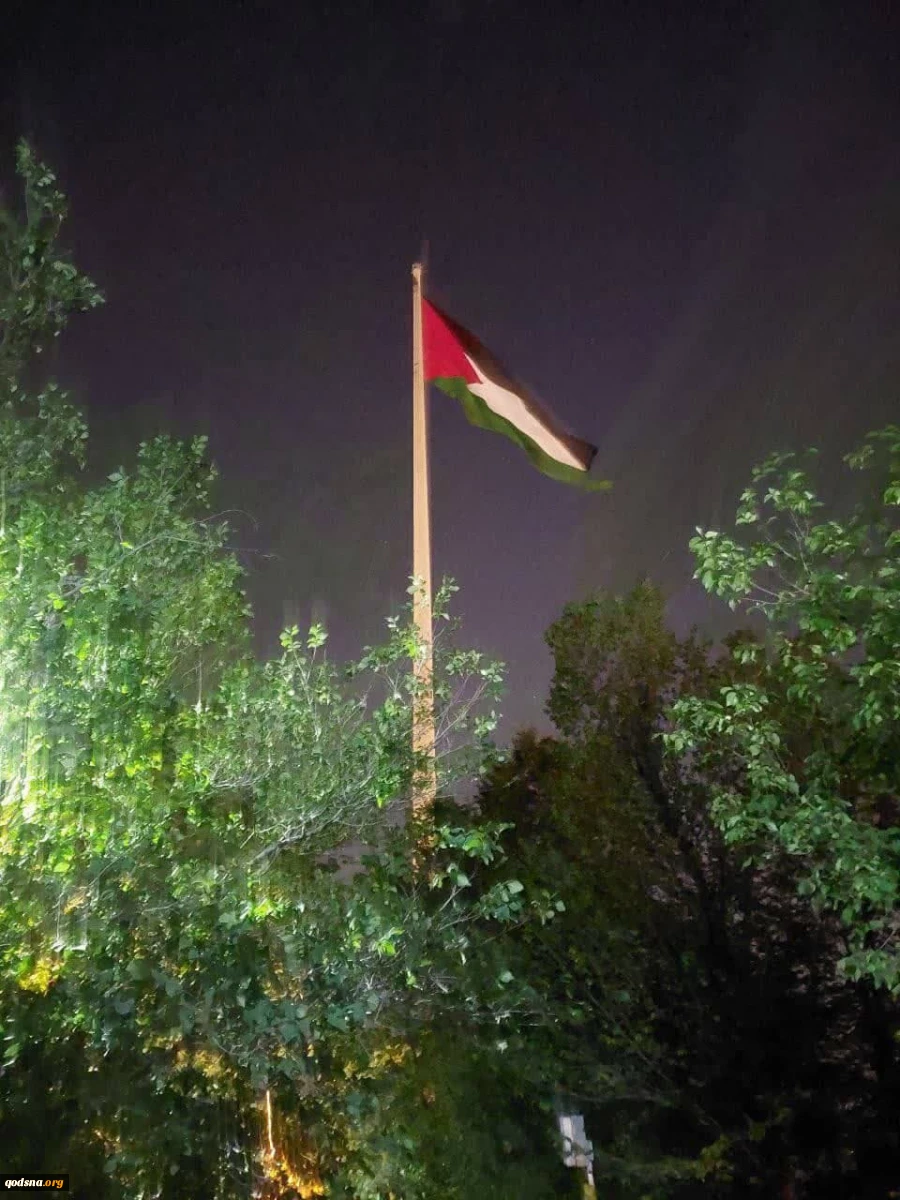 با حضور خانواده شهدای طوفان الاقصی، بزرگترین پرچم جهان به وسعت 1000 متر مربع بر بلندترین میله پرچم خاورمیانه به طول 150 متر در پایتخت ایران، تهران به اهتزاز در آمد
 2