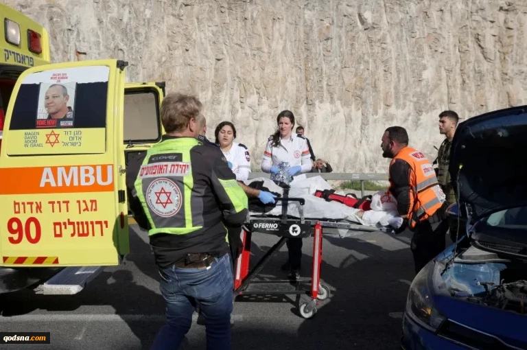 "جيش" الاحتلال يعترف بـ3 إصابات في عملية إطلاق نار في الضفة الغربية.. وانسحاب المنفذين 2
