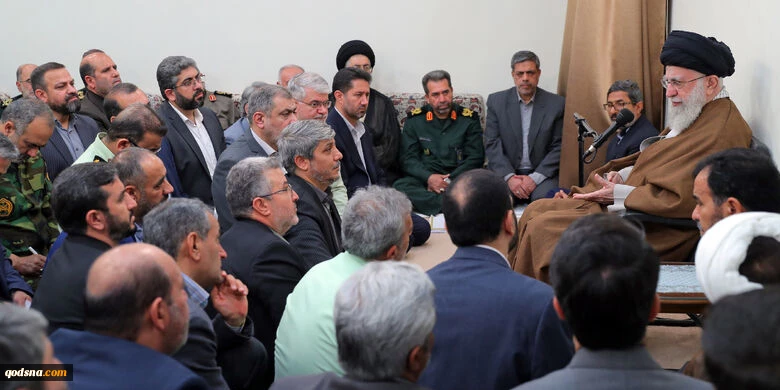حضرت آیت‌الله خامنه‌ای با اشاره به حرکت دانشگاهیان آمریکا در حمایت از مردم فلسطین آن را یک نمونه از برکات حرکت ملت ایران و نفَس گرم امام بزرگوار که یک پدیده بی‌نظیر در تاریخ معاصر است، دانستند