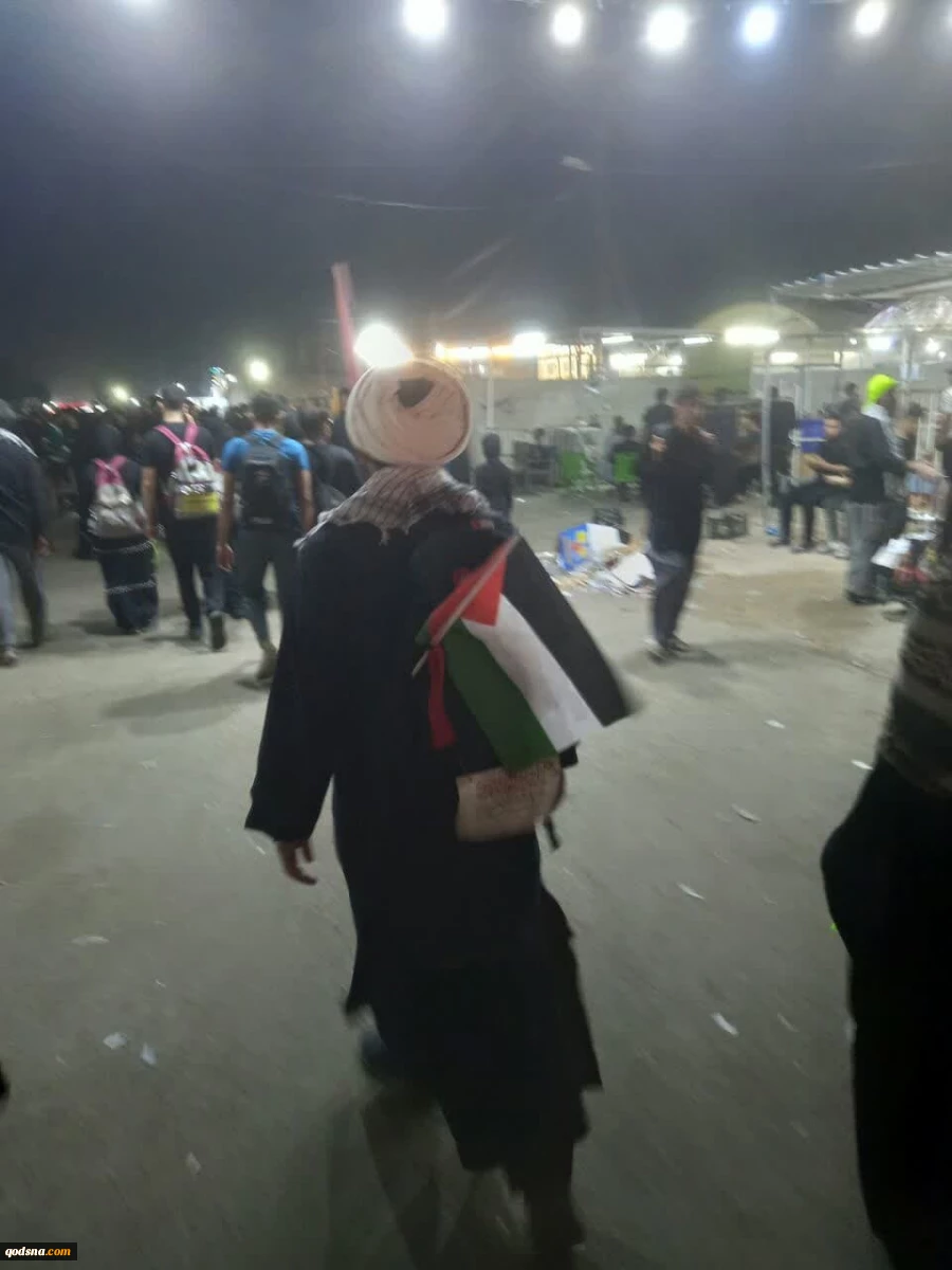 تصاویر ارسالی خبرنگار قدسنا از زائران پیاده روی اربعین حسینی با پرچم فلسطین در مسیر کربلا(بخش چهارم) 2