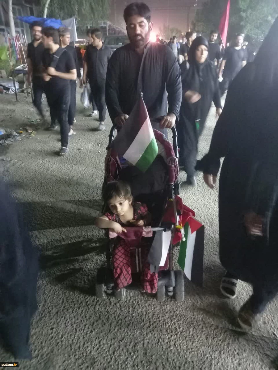 تصاویر ارسالی خبرنگار قدسنا از پیاده روی زائران اربعین حسینی با پرچم فلسطین در مسیر کربلا(بخش چهارم) 5
