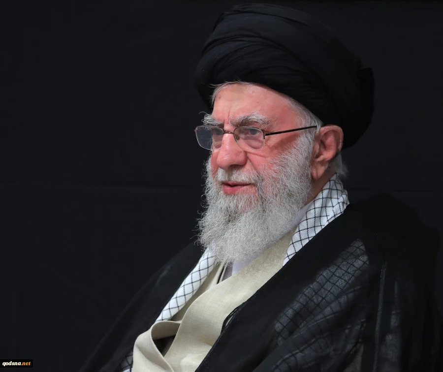 رهبر انقلاب در دیدار دانشجویان در حسینیه امام خمینی:

کارزار بین جبهه حسینی و جبهه یزیدی تمام نشدنی است 2