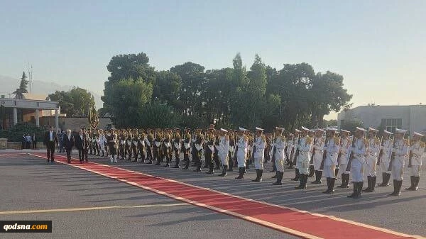در بدو ورود به عراق انجام شد
حضور پزشکیان در یادمان شهید سلیمانی و ابومهدی المهندس 3