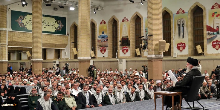 قائد الثورة الاسلامية يستقبل جمعا من رواد الدفاع المقدس والمقاومة   2