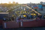 راهپیمایی هزاران نفری در پاکستان در محکومیت ترور رهبر حزب‌الله 2
