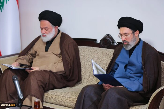 به منظور ابلاغ پیام رهبر انقلاب اسلامی صورت گرفت؛

حضور جمعی از فرزندان حضرت آیت‌الله خامنه‌ای در دفتر حزب‌الله لبنان در تهران  4