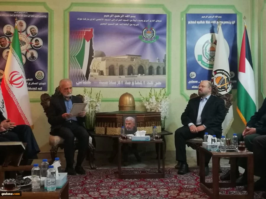 مراسم بزرگداشت شهید سنوار رئیس دفتر سیاسی حماس در غزه از روز گذشته در دفتر حماس در تهران آغاز شده و تا عصر امروز ادامه دارد. 
 4