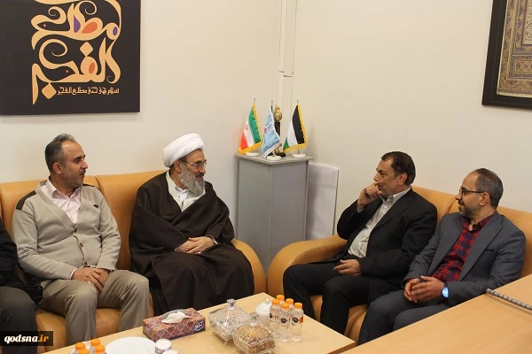 بازدید دبیر کل جمعیت دفاع از ملت فلسطین از آثار نمایشگاه گروهی هنر طوفان  2