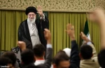 رهبر انقلاب در دیدار جمعی از دانش‌آموزان و دانشجویان: بحث،  بحث صرفا انتقام نیست، بحث یک حرکت منطقی است/ ملت ایران و مسئولین کشور در این جهت هیچ گونه تعللی و کوتاهی نخواهند کرد 2