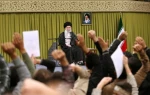 رهبر انقلاب: مقابله اسلامی، ملی، عقلانی، خردمندانه و انسانی ملت ایران با استکبار آمریکا ادامه خواهد یافت/ رژیم صهیونیستی و آمریکا در قبال هر اقدام ضدّ ملت ایران، قطعاً پاسخ دندان‌شکنی خواهند گرفت 2