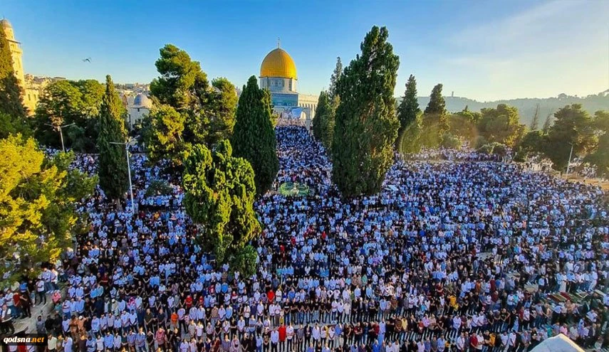 40 ألفا يؤدون اليوم صلاة الجمعة في المسجد الأقصى 2