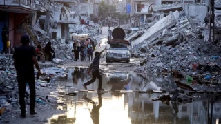 نماینده بلژیک در پارلمان اتحادیه اروپا: 

اسرائیل با وجود نسل کشی در غزه از سوی اروپا حمایت می شود