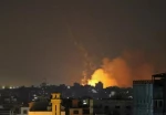 چهارصد و سی و نهمین روز عملیات طوفان الاقصی؛

6 حمله هوایی به اطراف بیمارستان «کمال عدوان»/حمله پهپادی به چادر آوارگان در مرکز غزه/تخریب خانه‌ها در جنوب شرق غزه 2