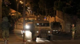 Resistance fighters open fire at Israeli bus in Nablus, injuring trooper