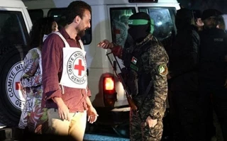 رسانه رژیم صهیونیستی اعلام کرد: 

حماس با تاکید بر شروط خود آماده توافق برای تبادل اسراست