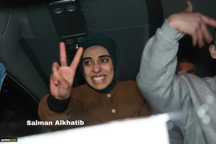 تصاویری از لحظه رسیدن اسرای زن فلسطینی آزاد شده به بیتونیا در غرب رام الله 2