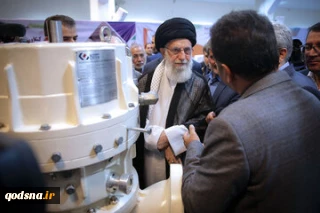 بازدید رهبر انقلاب از نمایشگاه رویداد ملی پیشگامان پیشرفت