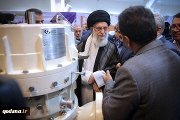 بازدید رهبر انقلاب از نمایشگاه رویداد ملی پیشگامان پیشرفت 2