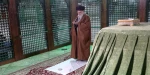 حضرت آیت الله خامنه‌ای رهبر معظم انقلاب اسلامی صبح امروز در آستانه دهه مبارک فجر در مرقد امام خمینی (ره) حضور یافتند و ضمن قرائت فاتحه، به بنیانگذار جمهوری اسلامی ایران ادای احترام کردند.