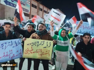 تظاهرات مردم مصر در گذرگاه رفح در مخالفت با توطئه ترامپ علیه مردم فلسطین