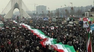 قطعنامه راهپیمایی سراسری ۲۲ بهمن سال ۱۴۰۳؛ مساله فلسطین اولویت اول جهان اسلام/  ادامه راه امام راحل در تبعیت کامل از خلف صالح ایشان حضرت آیت الله العظمی امام خامنه‌ای