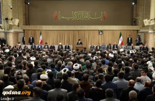 رهبر انقلاب در محفل انس با قرآن و در جمع اساتید و قاریان ممتاز و بین المللی تبیین کردند:

معجزه تلاوت؛ جاری شدن مفاهیم قرآنی در دلها و عمل به آنها/ ملت ایران با جبهه وسیعی از قدرت‌مداران کافر یا منافق مواجه است