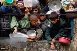 مدیرکل دفتر رسانه‌ای دولت فلسطین در نوار غزه؛

اقدام رژیم صهیونیستی برای توقف کمک‌های بشردوستانه، جنایت جنگی است 2