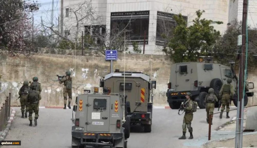 Zionist troops torch house in Jenin, seizes several cars in Ramallah
