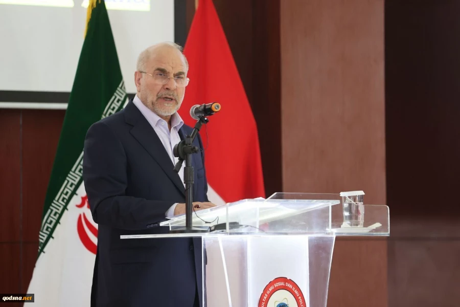 في كلمة القاها امام طلبة جامعة "شريف هدايت" بجاكرتا

رئيس البرلمان الإيراني: السكوت عن جرائم الكيان الصهيوني، ذنب لا يغتفر 2