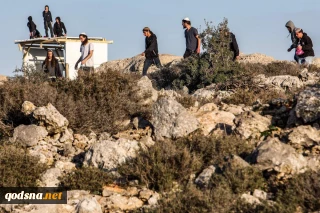 Settlers attack Palestinians and their homes in W. Bank village