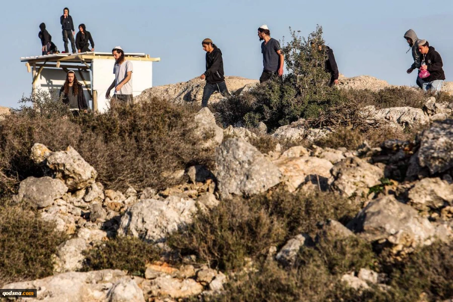 Settlers attack Palestinians and their homes in W. Bank village