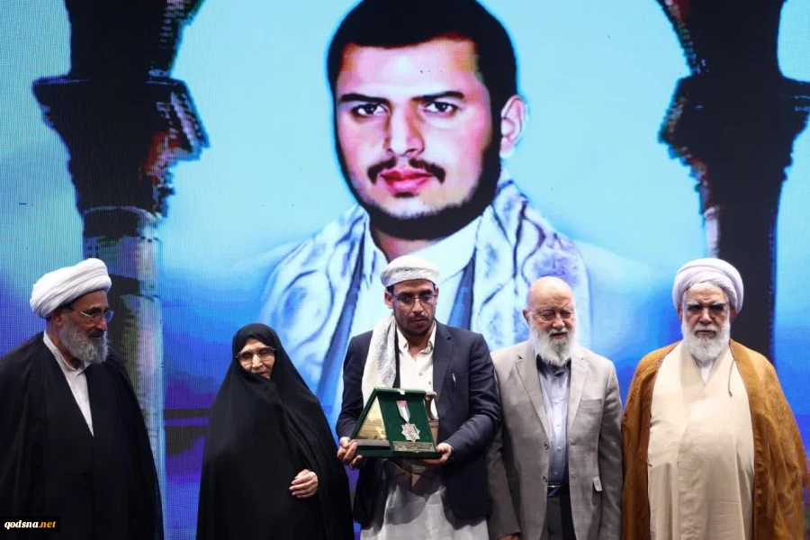 برگزاری همایش بین المللی «امام خمینی (ره) و مسئله فلسطین»

دبیرکل جمعیت دفاع از ملت فلسطین:  امام خمینی مساله فلسطین را به مبارزه اسلامی و انسانی تبدیل کردند/ نمایندگان مقاومت در تهران: امام خمینی موجب قدرت گرفتن گروه های مقاومت و مشروعیت سازی برای آنها