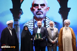 برگزاری همایش بین المللی «امام خمینی (ره) و مسئله فلسطین»

دبیرکل جمعیت دفاع از ملت فلسطین:  امام خمینی مساله فلسطین را به مبارزه اسلامی و انسانی تبدیل کردند/ نمایندگان مقاومت در تهران: امام خمینی موجب قدرت گرفتن گروه های مقاومت و مشروعیت سازی برای آنها شد