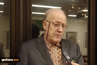 A British author in an interview with Qodsna:

Only Imam Khomeini and Iran give unequivocal support for Palestine